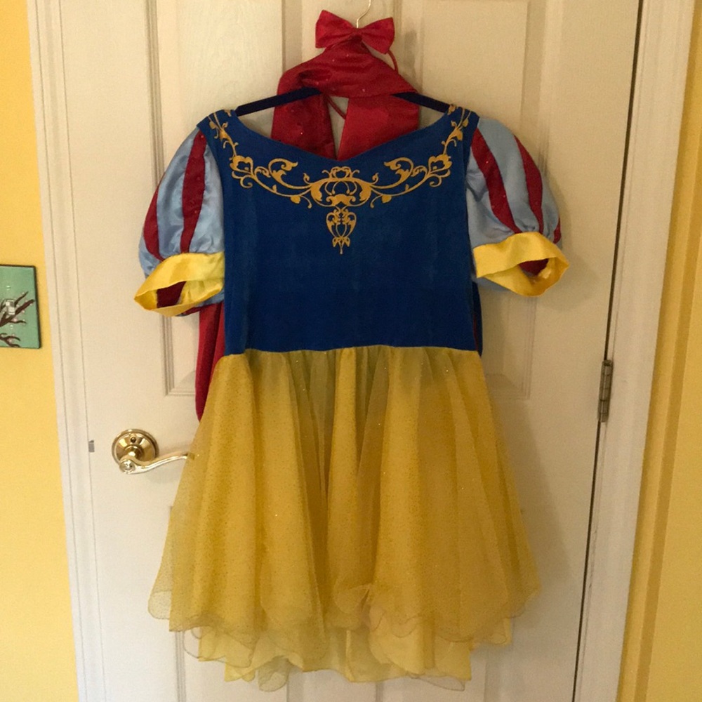Snow White Costume! 💛❤️💙
